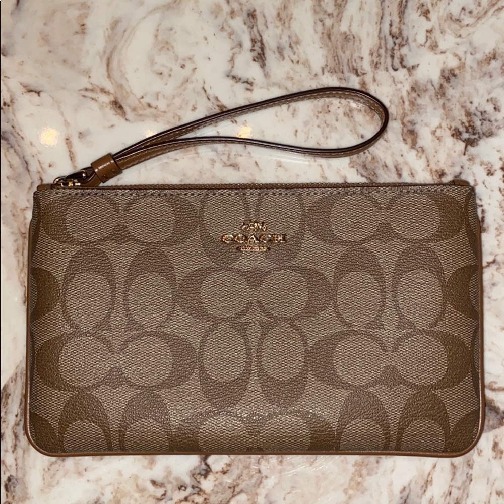 ❌SOLD❌Large Coach Wristlet